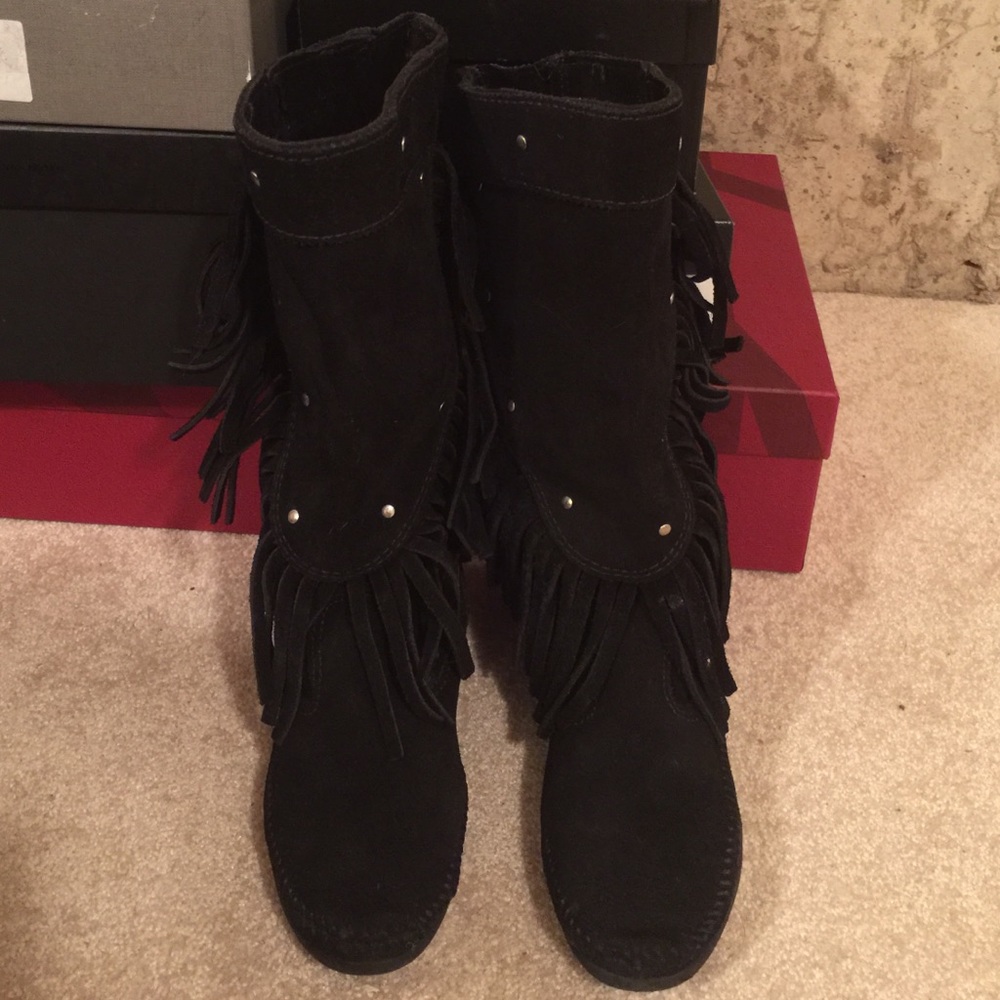 Minnetonka Fringe Suede Boots